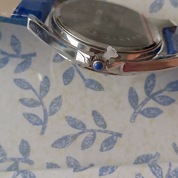 Manhattan by Croton Crystal Bezel Watch - Picture 6 of 6